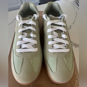 Cute green sneaker.